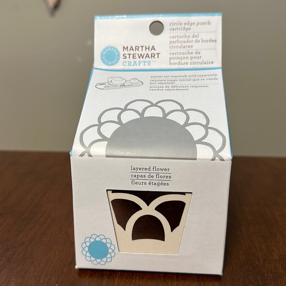 Martha Stewart Crafts Layered Flower Circle Edge Punch Cartridge New in Box